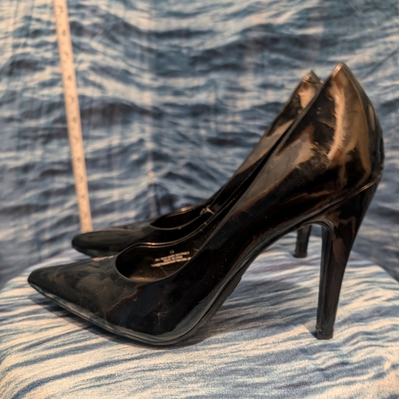 Mossimo Black Patent Pointed Heels - Picture 3 of 7